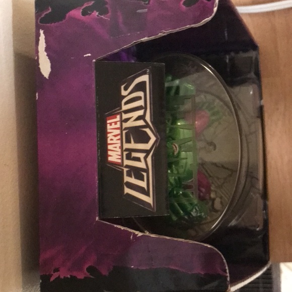 Marvel Legends Hulk Titanium Series Die-Cast - Picture 3 of 6